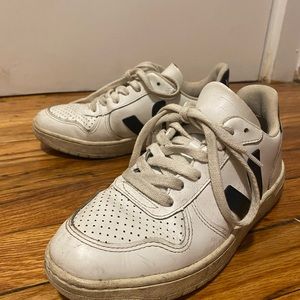 Veja V-10 sneakers. Size 35